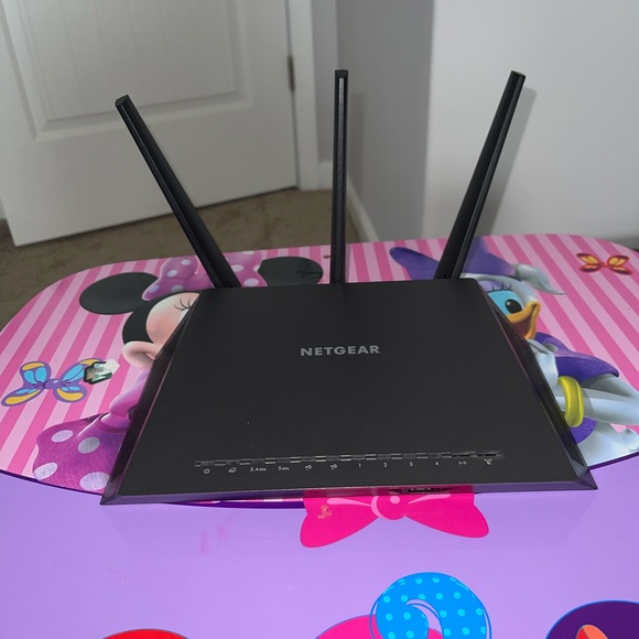 NETGEAR° Nighthawk Bundle- Modem and Smart Router - Picture 4 of 13